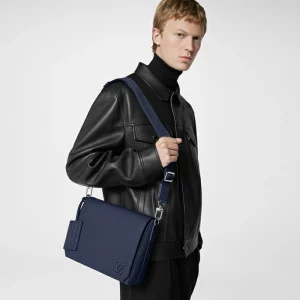 Takeoff Messenger Bag LV Aerogram in Men's Bags All Bags collections